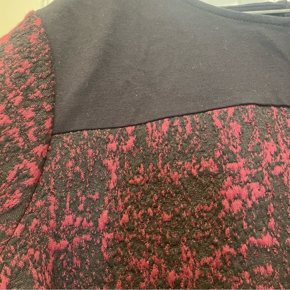 NWT Liz Claiborne Woman's Black & Burgundy Textured Tweed Blouse Plus Size 2X - Picture 3 of 5